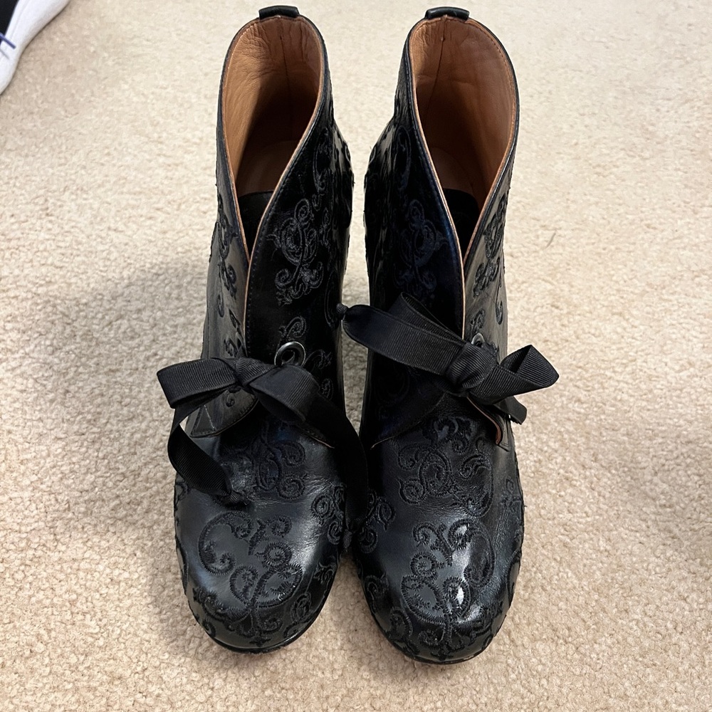 John Fluevog embroidered leather high-heeled shoes, Sz 9